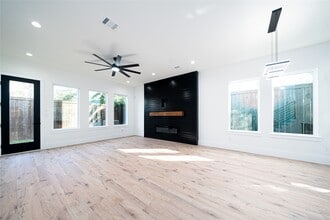 Building Photo - 2503 Parker Rd