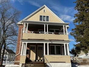 Building Photo - 10 Erin St