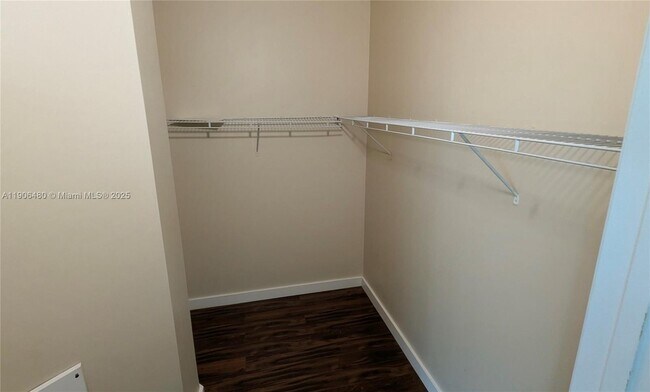 Building Photo - 1900 N Bayshore Dr