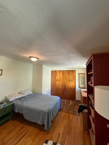 Building Photo - 19 Mackin St