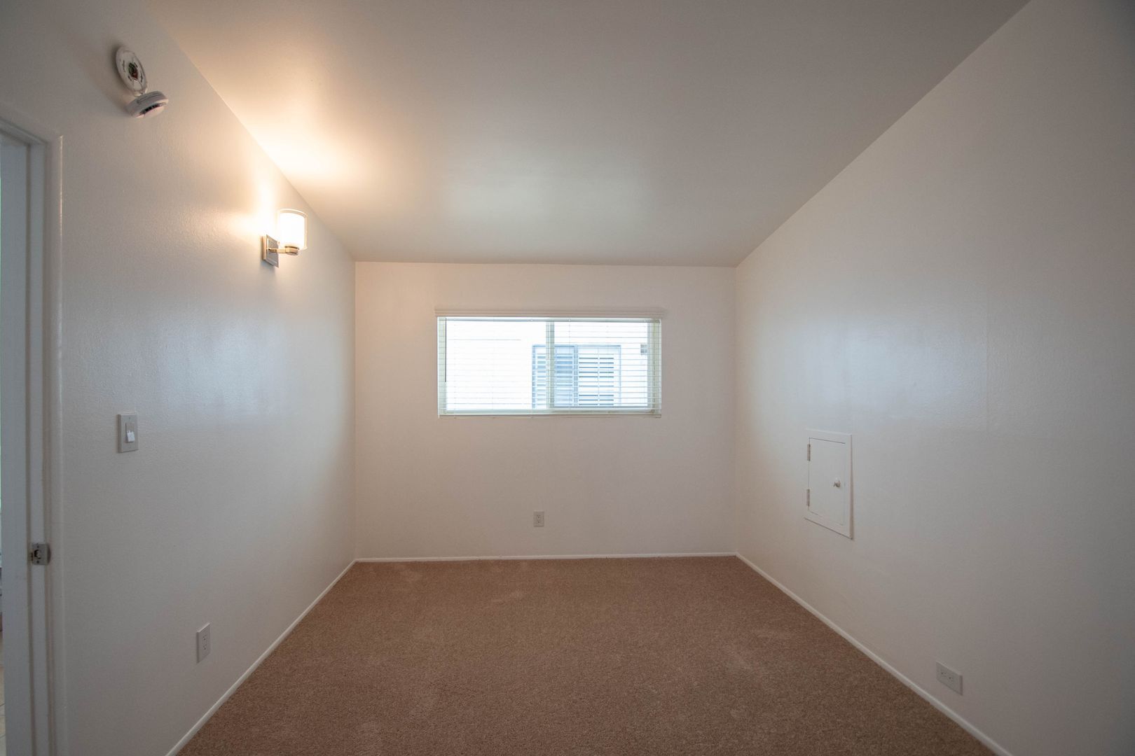 Building Photo - 15156 Dickens St
