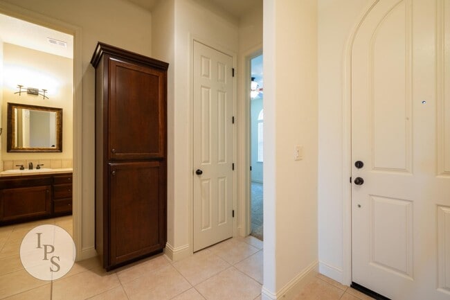 Building Photo - Move in by September 1st and get the rest of August FREE! Tuscan Bluffs at Copper River - Granvil...