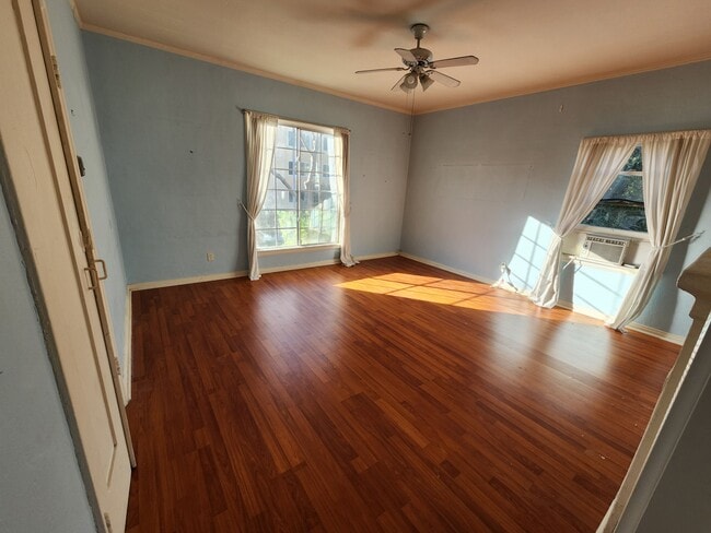 Building Photo - 126 N Almont Dr