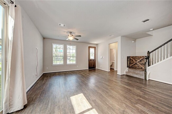 Building Photo - 107 Buckthorn Dr