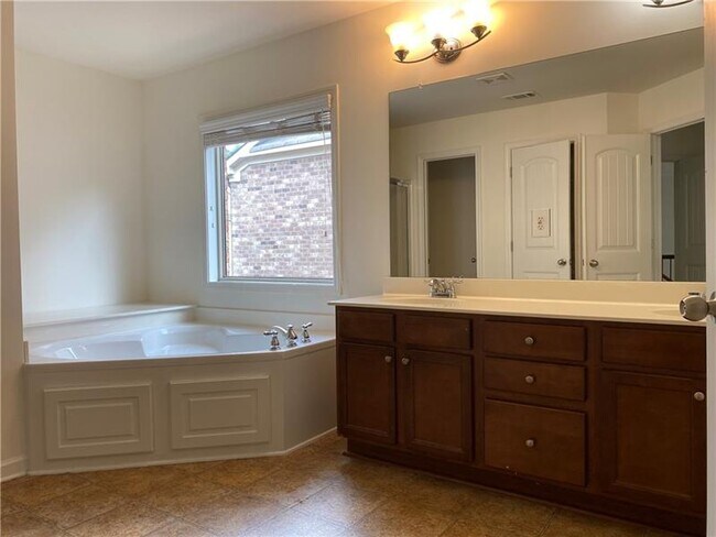 Building Photo - 3355 Earhart Way