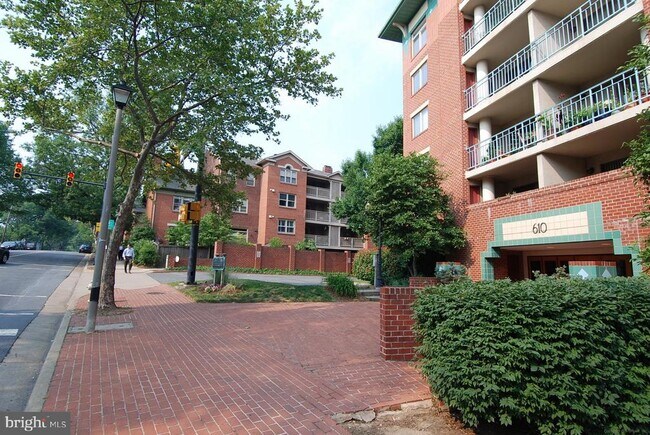 Building Photo - 610 N West St