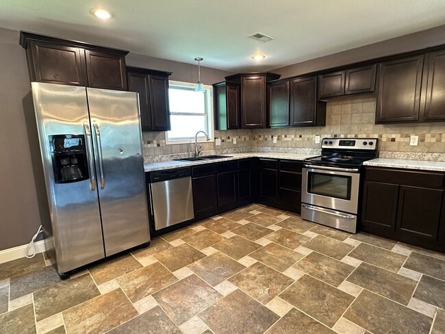 Building Photo - Well Maintained 3 Bed 2 Bath w/ Fence in Waynesville