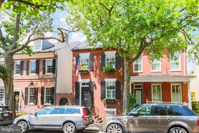 Building Photo - 217 S Lee St