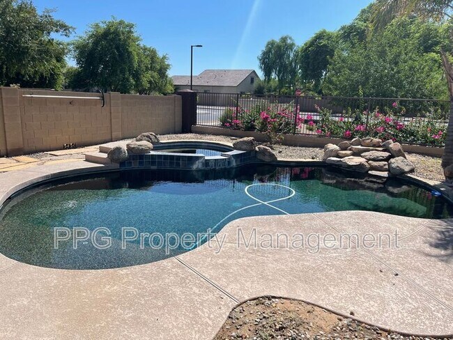 Building Photo - 11824 N 144th Dr