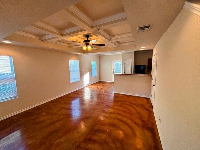 Building Photo - Great Townhome, Move-in Ready! Great Locat...