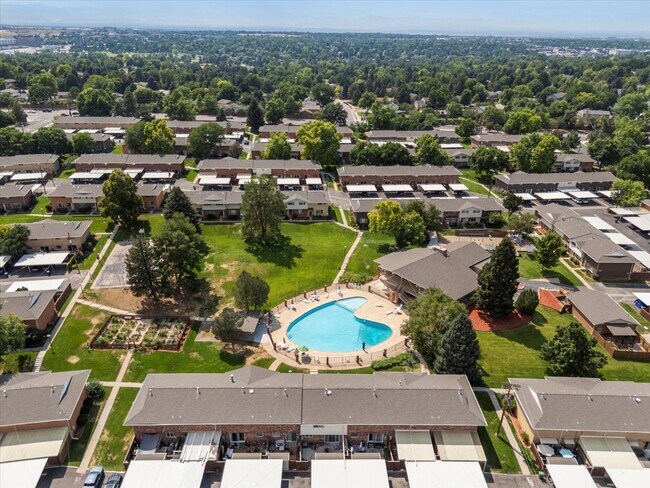 Building Photo - 9264 Mansfield Ave