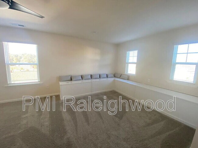 Building Photo - 2124 Fox Chapel Pl