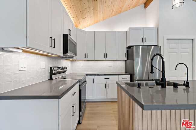 Building Photo - 23906 Darbun Dr