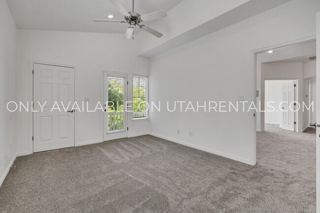 Building Photo - 1028 Canyon Vista Rd