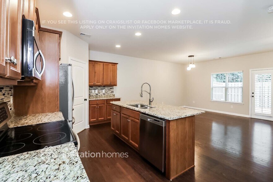 Building Photo - 4606 Pine Harbor Ct NE