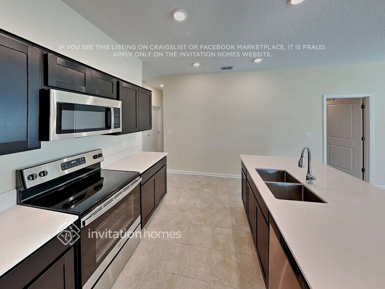 Building Photo - 4430 Holstein St