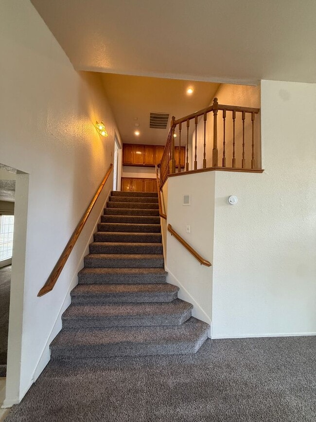 Building Photo - 696 Harvard Ct