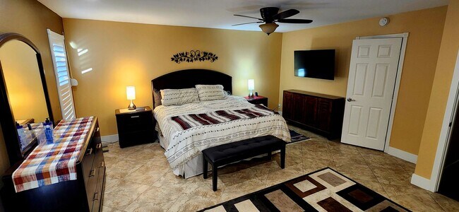 Building Photo - Nicely updated home in 45+ Active Adult Community of Leisure World. Available April 1st, 2025 to ...