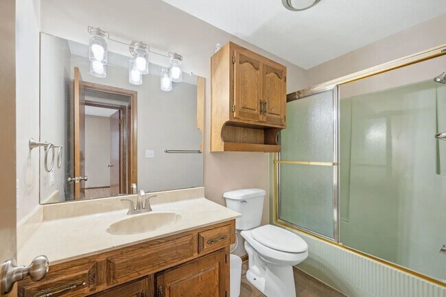 Building Photo - HUGE 4 Bedroom, 3.5 Bathroom!