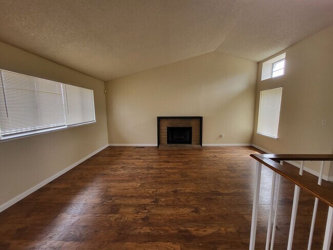 Building Photo - 5215 Bayview Ave