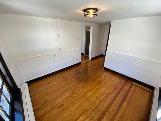 Building Photo - 54 Bridge St