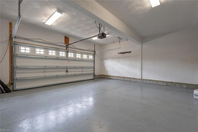 Building Photo - 5616 Memorial Dr