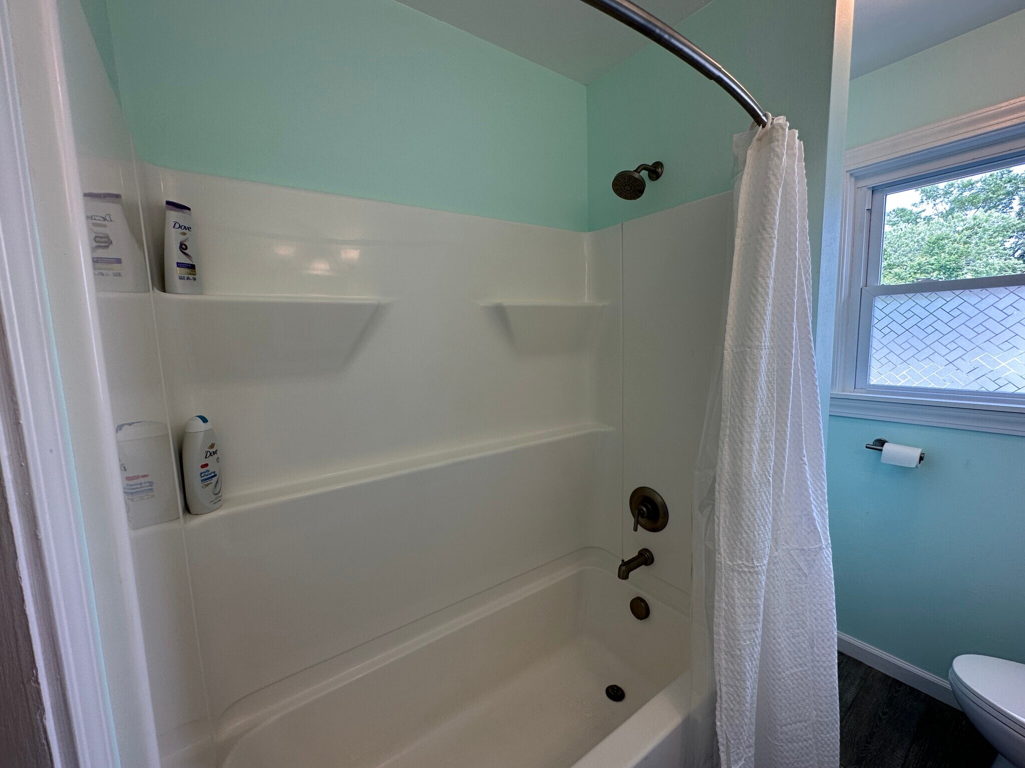 Building Photo - 918 W 4th St