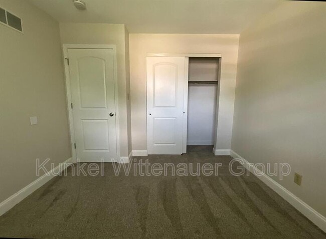 Building Photo - 713 Plankway Dr