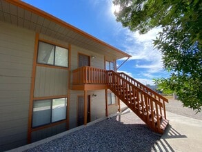 Building Photo - Top Corner, One Bedroom Apt in Bayfield