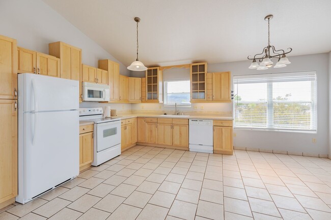 Building Photo - Home with Amazing Vews!