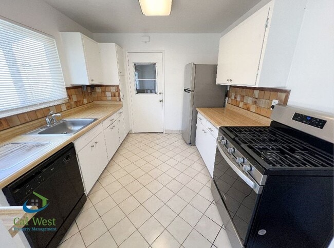 Building Photo - $3695 - 3 Bd/2 Ba Single Family Home with ...