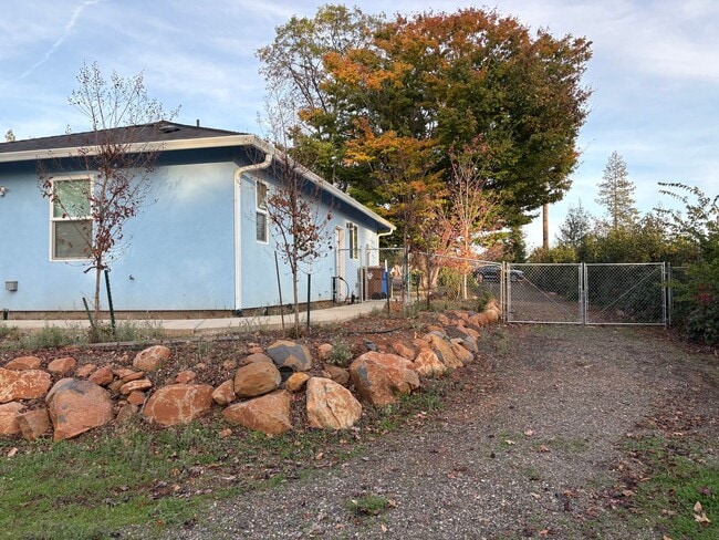 Building Photo - 5619 Cherry Ln