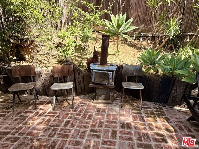 Building Photo - 2566 Verbena Dr