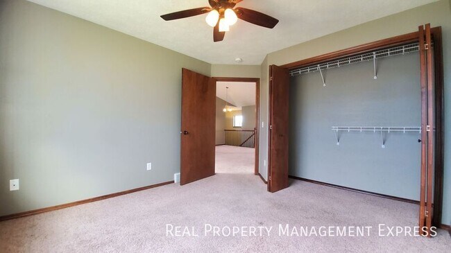Building Photo - 2 Bed 2 Bath Townhouse with a View in West...