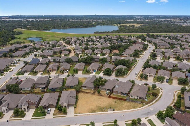 Building Photo - 2428 Lyla Ln