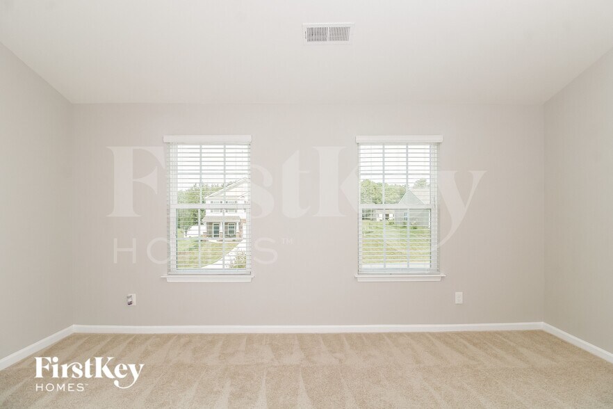 Building Photo - 227 Sawyer Ln