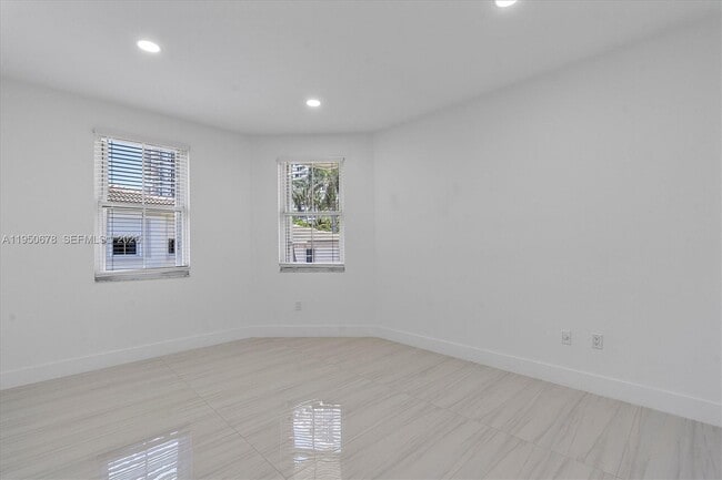 Building Photo - 21301 NE 38th Ave