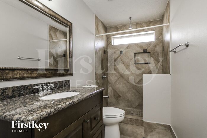 Building Photo - 3202 Holly Green Dr