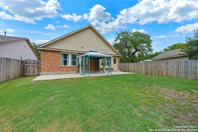 Building Photo - 9010 Hilltop Crossing Dr