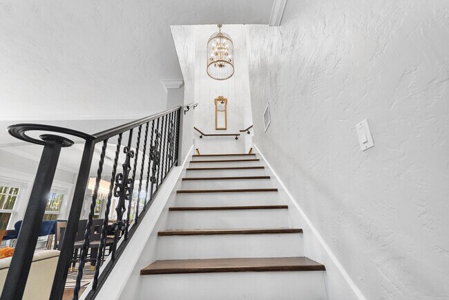 Building Photo - 643 36th St