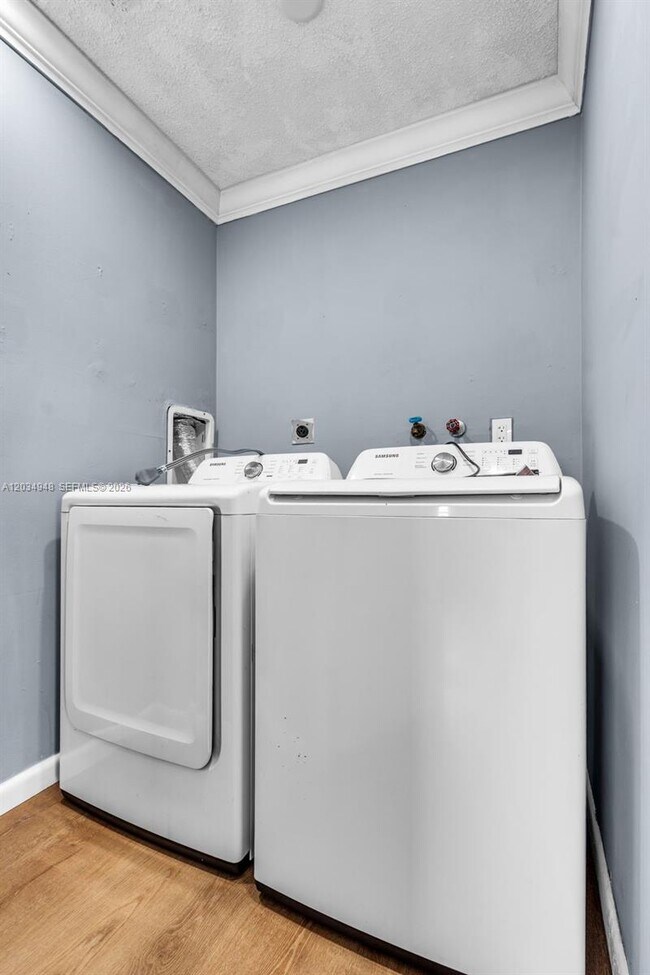 Building Photo - 5335 W 23rd Ct