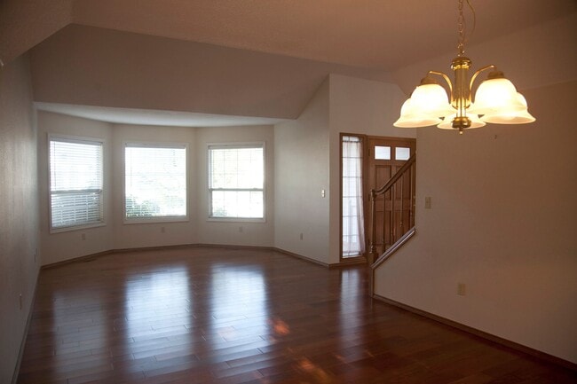 Building Photo - Gorgeous Beaverton home available with att...