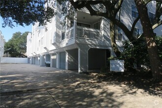 Building Photo - 2900 Bente Way