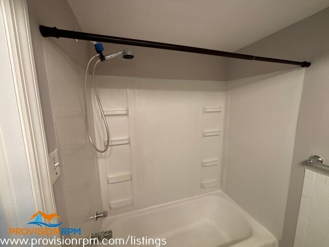 Building Photo - 1000 Linda Lee Dr