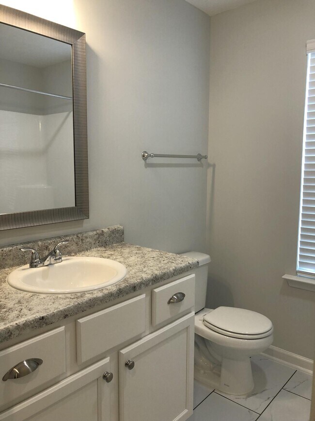 Building Photo - 895 Goodale Dr