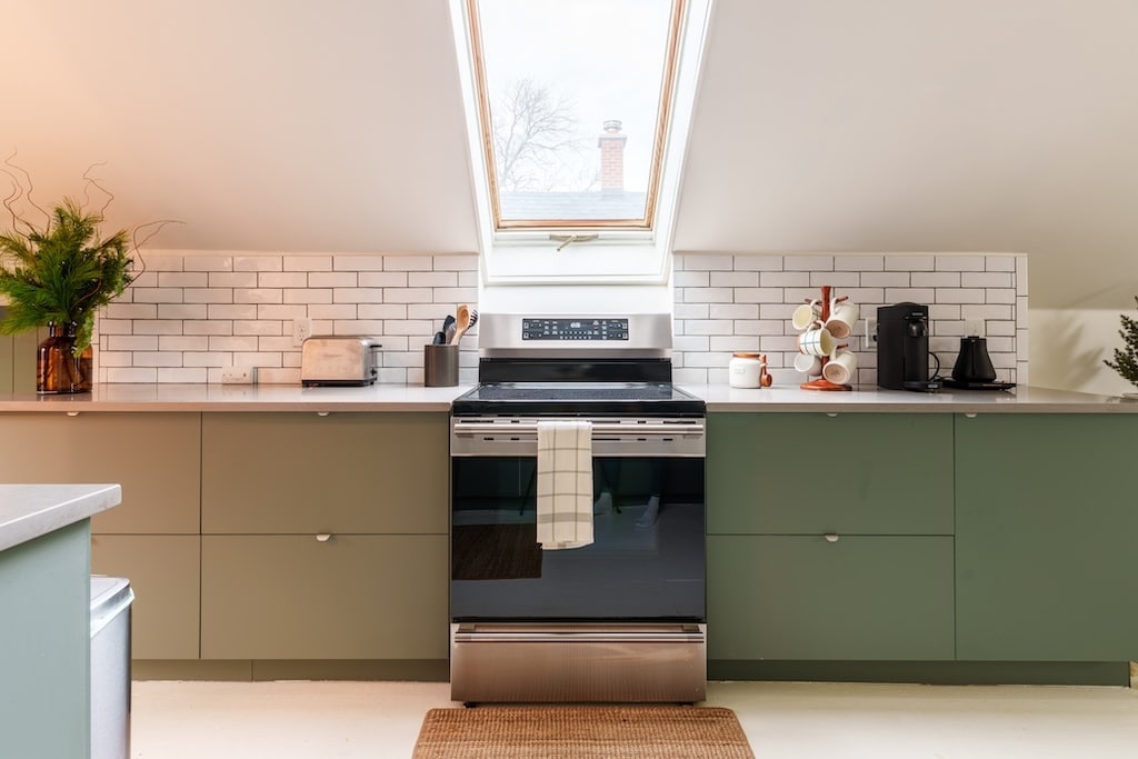 Building Photo - 824 5th St NE