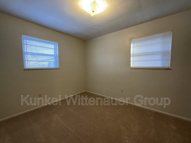 Building Photo - 815 Laurel St