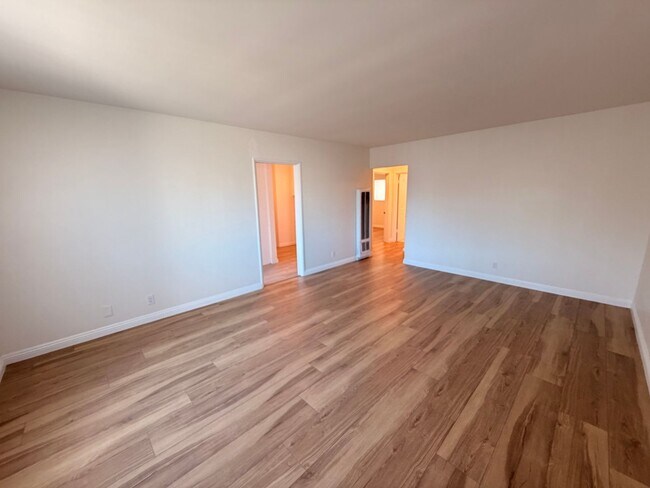 Building Photo - Completely Remodeled 2 Bed, 1 Bath in San Pedro w/ Garage Parking!