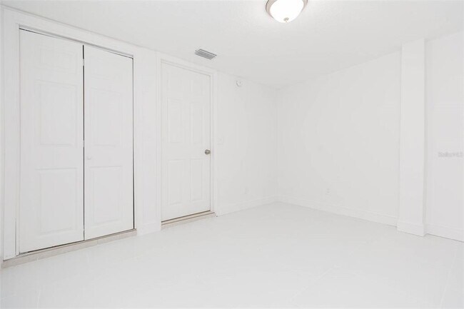 Building Photo - 118 W Sligh Ave