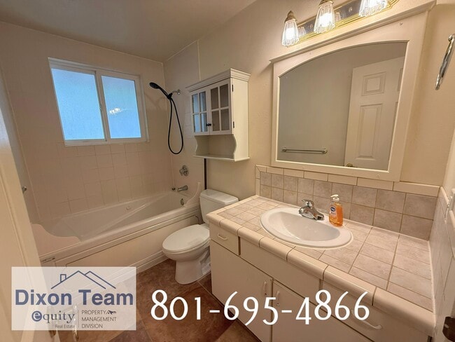 Building Photo - 815 Canyon Rd